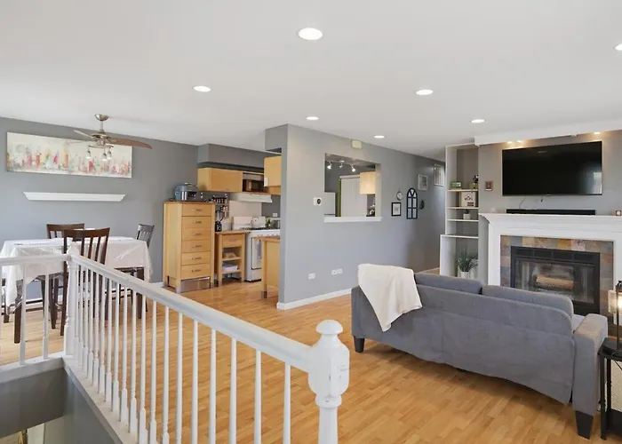 Apartment Cozy Vaulted Penthouse Private Balcony And Workspace *
